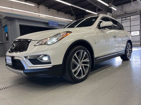 Used 2017 INFINITI QX50 AWD w/ Deluxe Touring Package image 3
