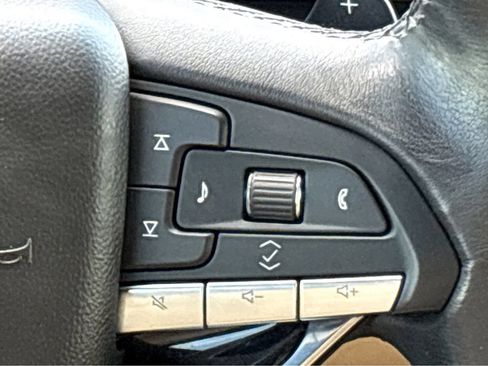 Used 2024 Cadillac Escalade ESV Premium Luxury RWD image 15