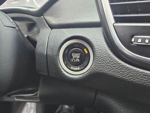 Used 2016 Chrysler 200 LX image 37