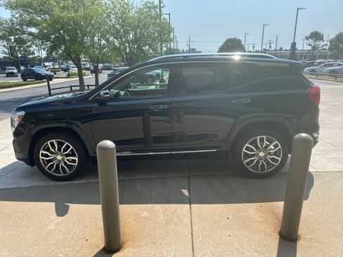 Used 2024 GMC Terrain Denali w/ Denali Premium Package AWD/4WD image 6