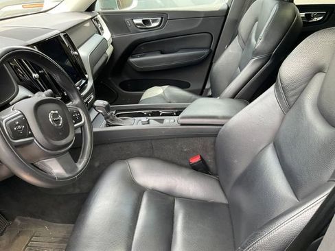 Used 2018 Volvo XC60 T6 Momentum w/ Vision Package AWD/4WD image 9