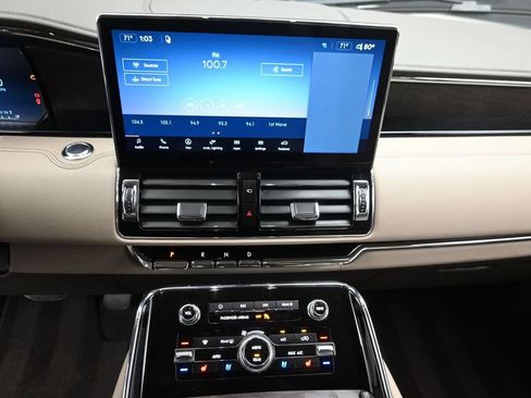 Used 2023 Lincoln Navigator Reserve AWD/4WD image 20