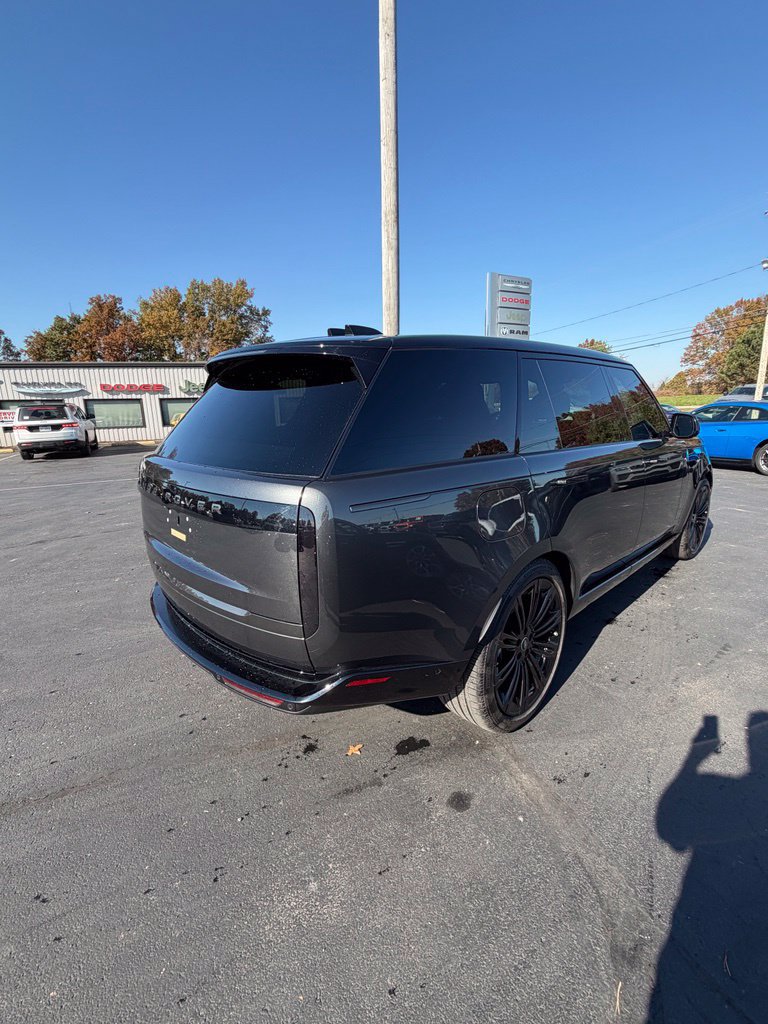 Used 2025 Land Rover Range Rover Long Wheelbase SE AWD/4WD image 8