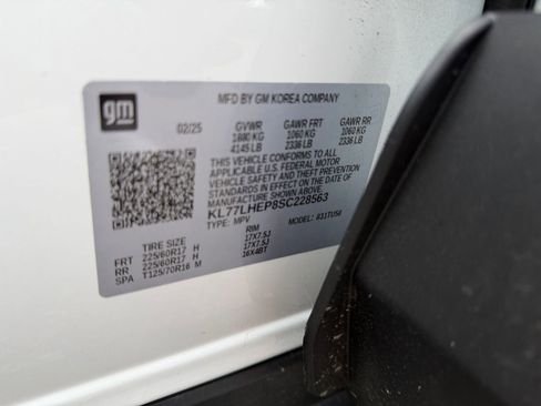 Used 2025 Chevrolet Trax LT image 27