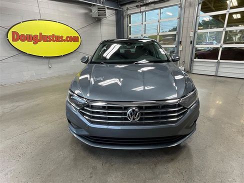 Used 2019 Volkswagen Jetta SEL Premium FWD image 8
