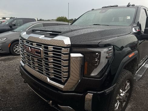 Used 2024 GMC Sierra 2500 Denali w/ Denali Reserve Package AWD/4WD image 2