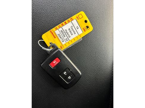 Used 2018 Toyota RAV4 XLE w/ Carpet Mat Package AWD/4WD image 40
