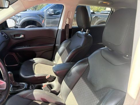 Used 2020 Jeep Compass Latitude FWD image 10