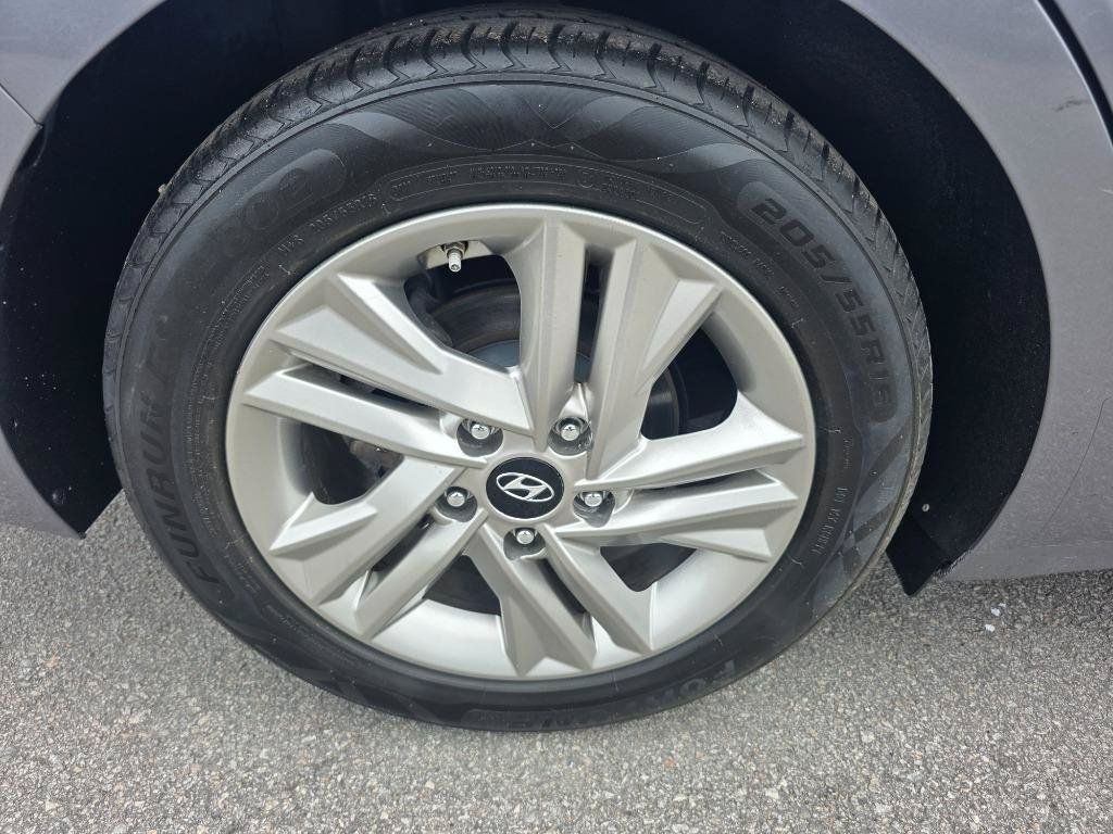 Used 2019 Hyundai Elantra SEL FWD image 18