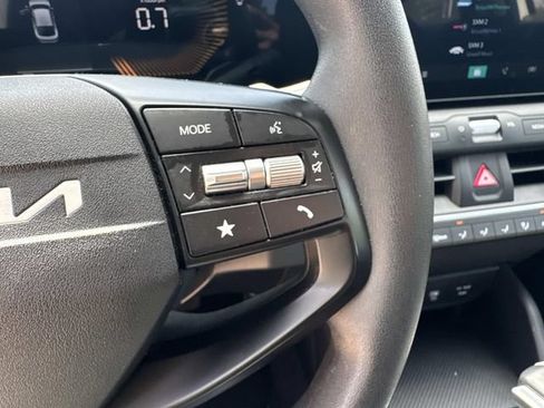 Used 2025 Kia K4 FWD image 30