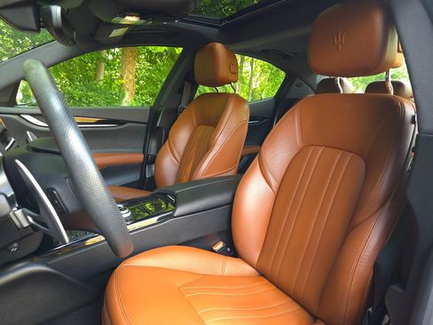 Used 2023 Maserati Ghibli Modena RWD image 13