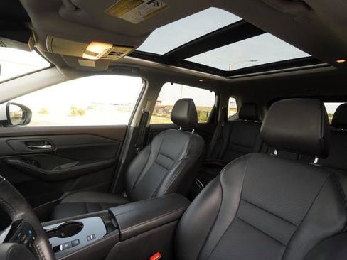 Used 2023 Nissan Rogue SV w/ SV Premium B Package image 17