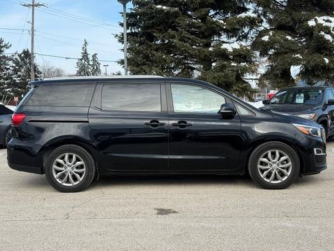 Used 2020 Kia Sedona EX image 2