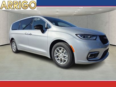 New 2026 Chrysler Pacifica Select