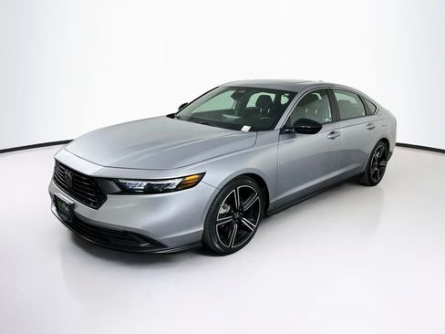 Used 2025 Honda Accord Sport image 3