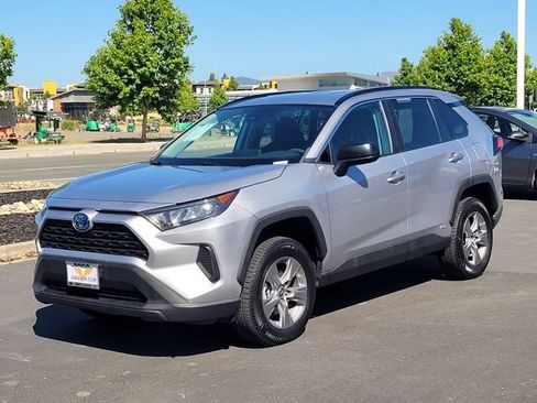 Certified 2022 Toyota RAV4 LE AWD/4WD image 10