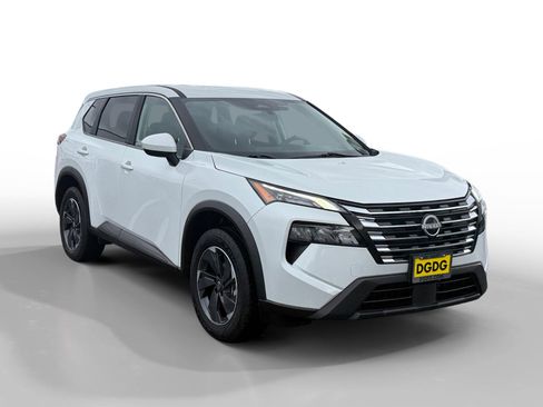 Used 2024 Nissan Rogue SV image 7