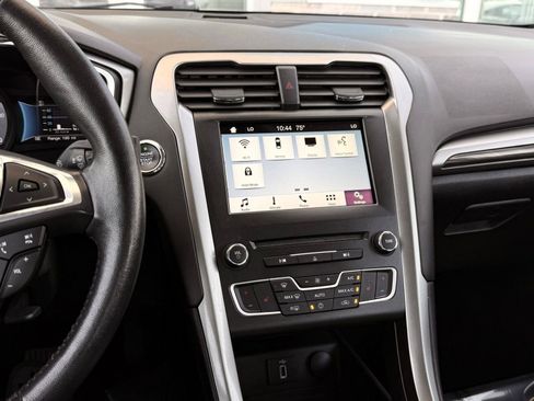 Used 2018 Ford Fusion SE w/ Equipment Group 602A FWD image 35