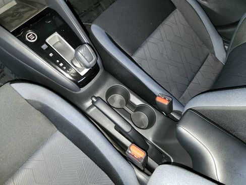 Used 2025 Nissan Versa SV FWD image 22