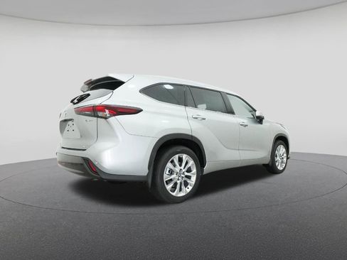 New 2025 Toyota Highlander Limited image 25
