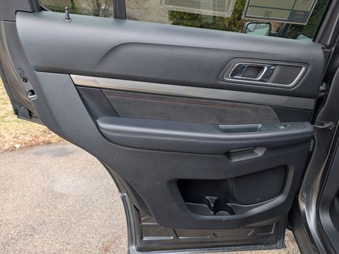 Used 2018 Ford Explorer XLT w/ Equipment Group 202A image 35