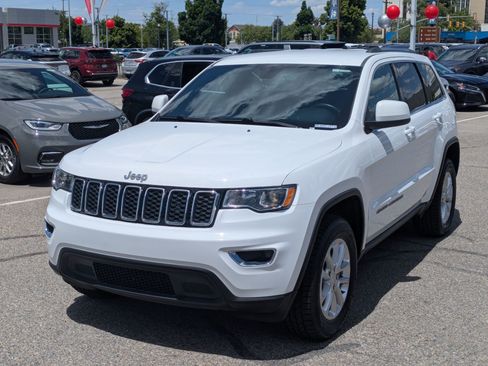 Used 2021 Jeep Grand Cherokee Laredo AWD/4WD image 11