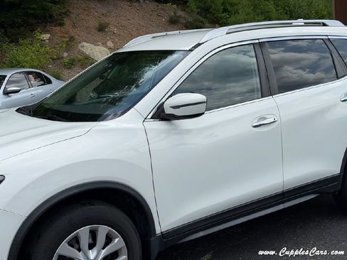 Used 2017 Nissan Rogue S w/ S Appearance Package AWD/4WD image 26