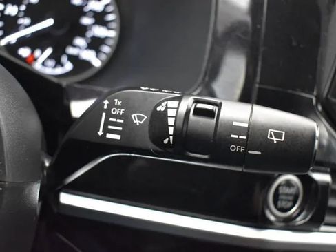 Used 2024 Nissan Pathfinder SV FWD image 26