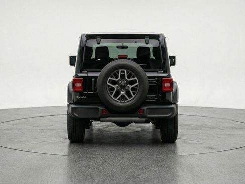 Used 2025 Jeep Wrangler Sahara image 7