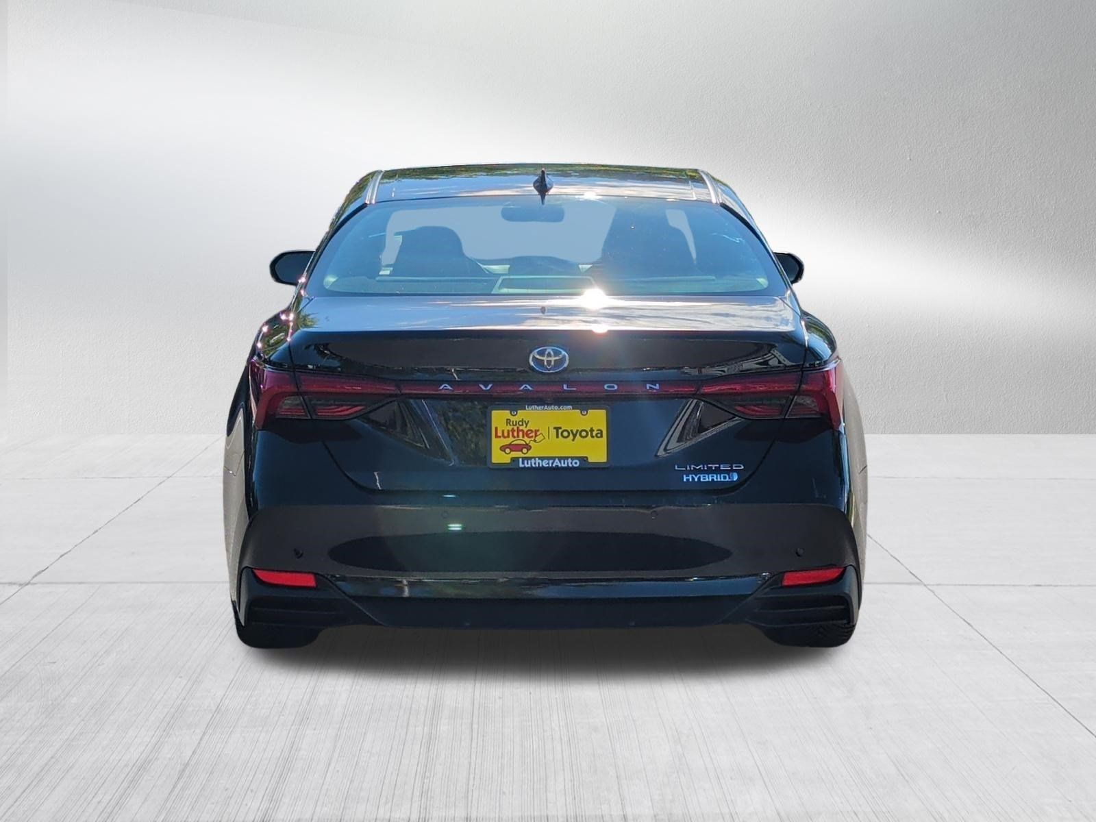 Used 2019 Toyota Avalon Limited w/ Advanced Safety Package FWD image 6