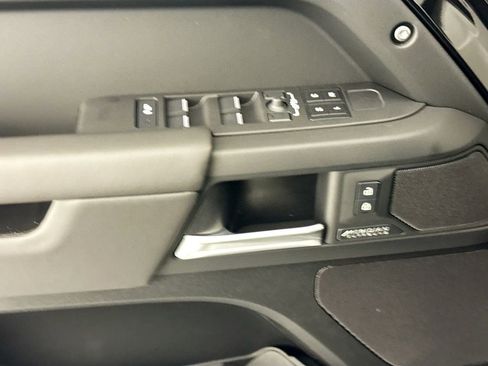New 2026 Land Rover Defender 130 X-Dynamic SE AWD/4WD image 16