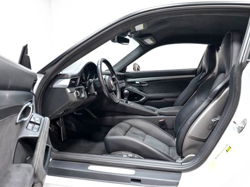 Used 2018 Porsche 911 GT3 RWD image 5