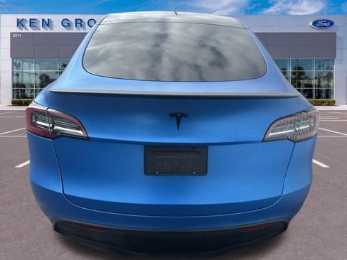 Used 2022 Tesla Model Y Long Range AWD/4WD image 5