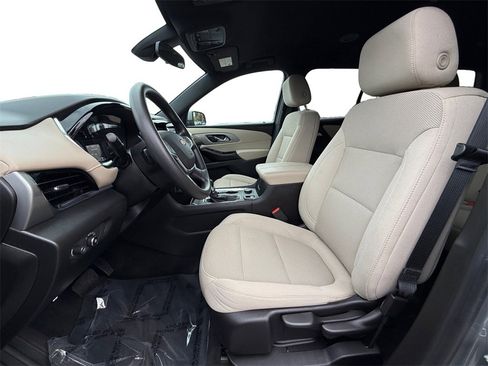Used 2023 Chevrolet Traverse LS w/ Safety Package image 9