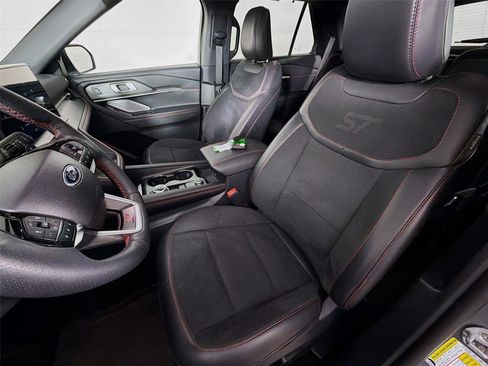 Used 2025 Ford Explorer ST image 11