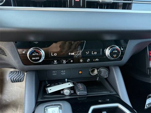 New 2025 Mitsubishi Outlander SE image 19