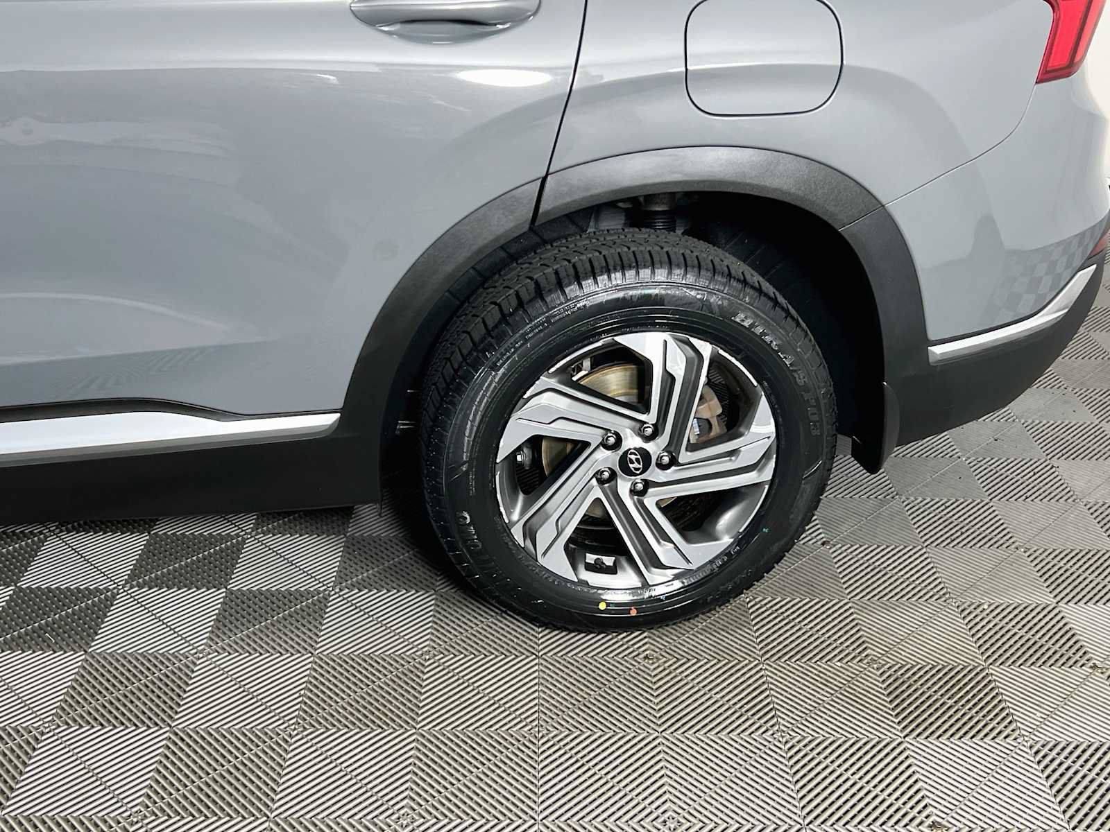 Certified 2023 Hyundai Santa Fe SEL w/ Premium Package AWD/4WD image 32