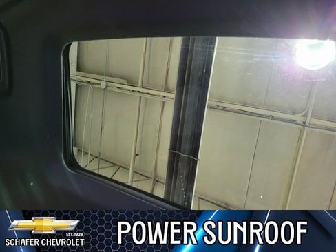 Used 2017 Ford Explorer XLT w/ Equipment Group 202A image 8