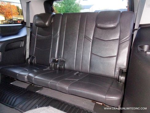 Used 2018 Cadillac Escalade Premium Luxury image 28