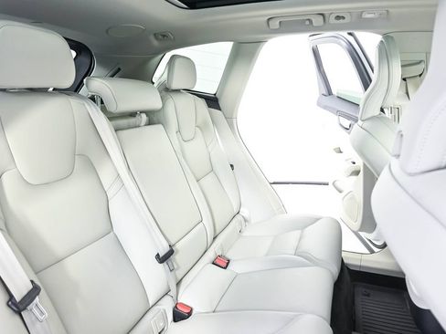 Certified 2022 Volvo XC60 B6 Inscription w/ Advanced Package AWD/4WD image 23