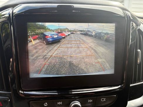 Used 2019 Chevrolet Traverse LT FWD image 18