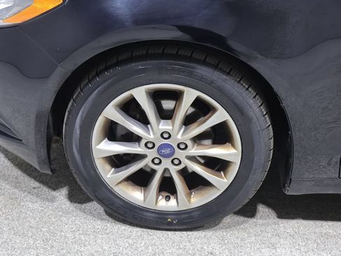 Used 2017 Ford Fusion SE FWD image 7