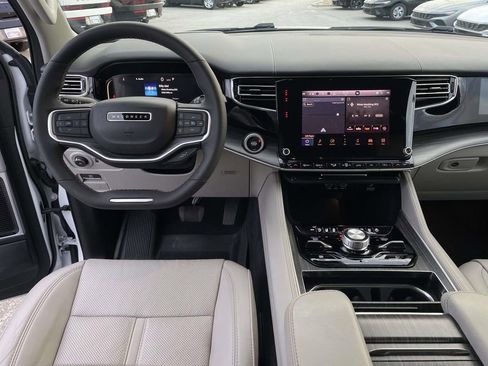 Used 2023 Jeep Wagoneer L Series III w/ Premium Group I image 6