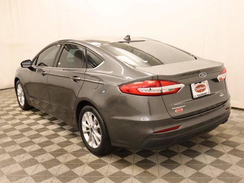Used 2020 Ford Fusion SE image 3