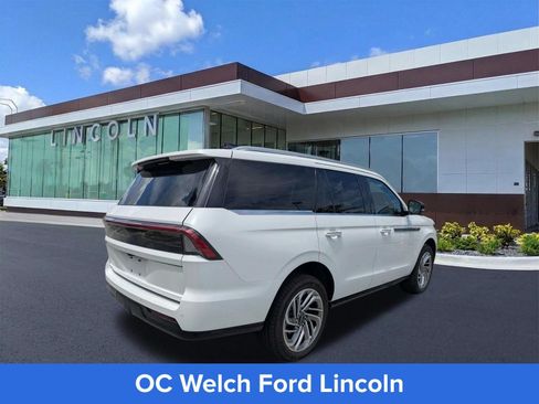 Certified 2026 Lincoln Navigator Reserve AWD/4WD image 3