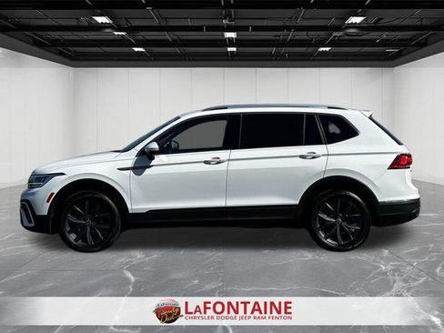 Used 2022 Volkswagen Tiguan SE image 2