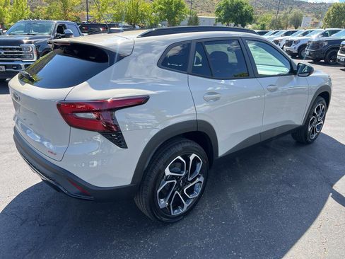 New 2026 Chevrolet Trax RS image 7