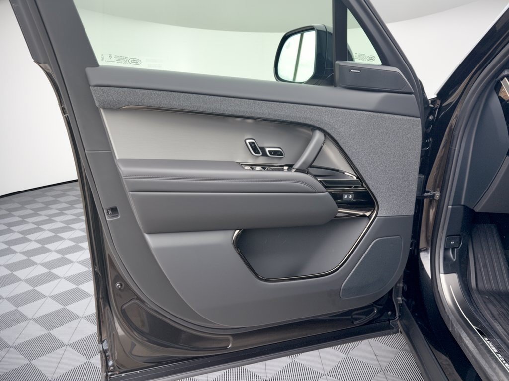New 2027 Land Rover Range Rover Sport SE AWD/4WD image 14