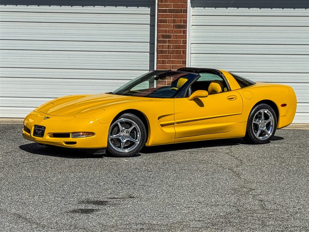 Used 2003 Chevrolet Corvette Coupe w/ Preferred Equipment Group RWD image 12