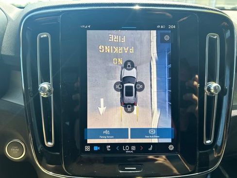 Used 2025 Volvo XC40 B5 Plus AWD/4WD image 24
